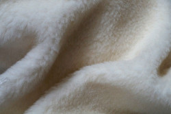 Полотно ворсовое трикотажное из натуральной овечьей шерсти - фото